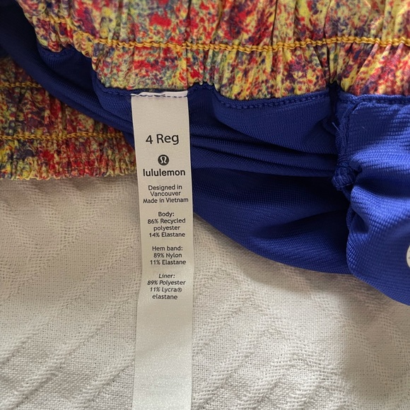 Lululemon athletica sea breeze hotty shorts special edition 4 - Picture 5 of 9